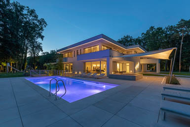 Gradliniges Pool-Design